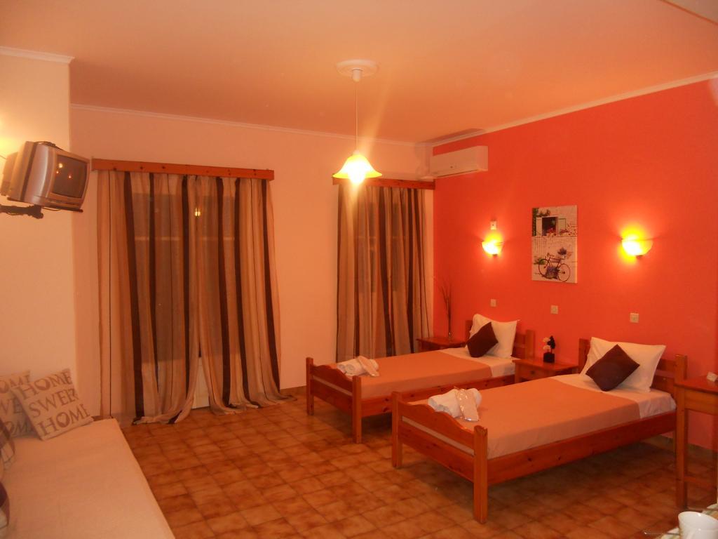 Elli Marina Studios And Apartments Benitses  Phòng bức ảnh